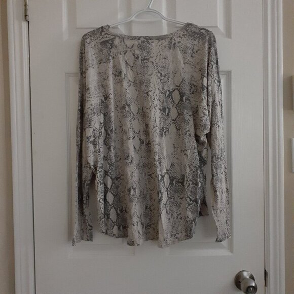 Michael Stars Women's Size L Gray Beige Snake Print Cotton Modal Lounge Shirt - Picture 3 of 12